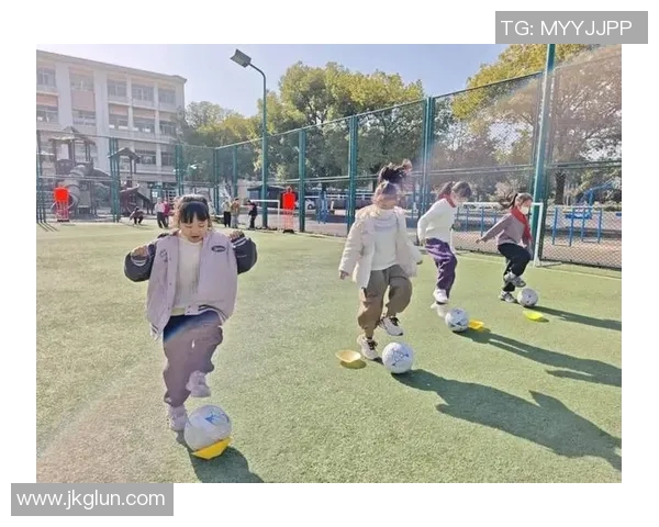 提升足球技巧的趣味挑战足球踢准游戏带你体验精准射门的乐趣与激情