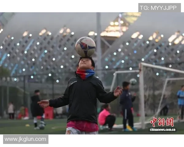 本地足球热潮涌动社区联赛助力青少年成长与发展